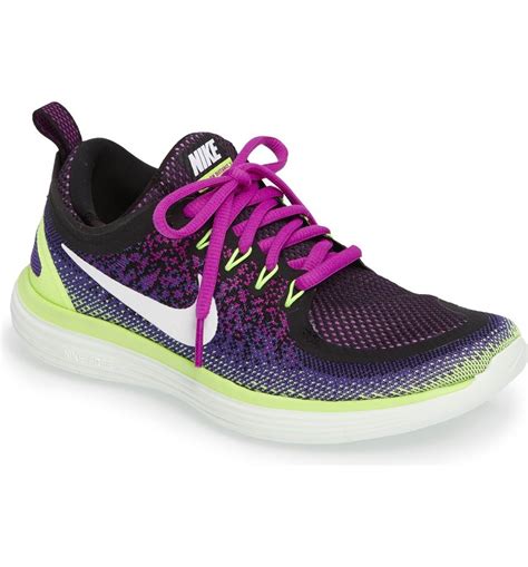 women's nike free running shoes.